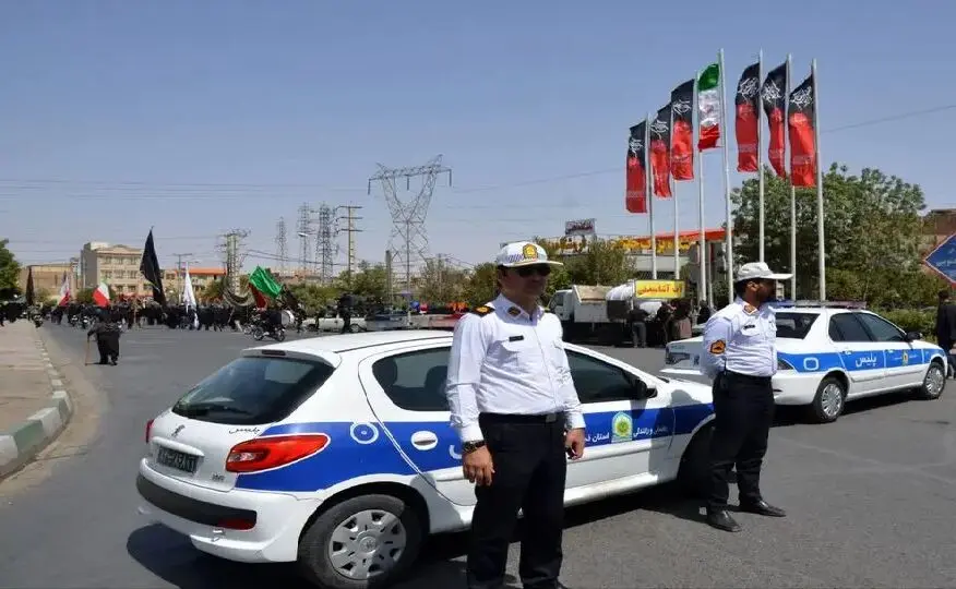 دانش‌آموزان مدرسه‌ دخترانه، ماشین پلیس را نقاشی کردند!
