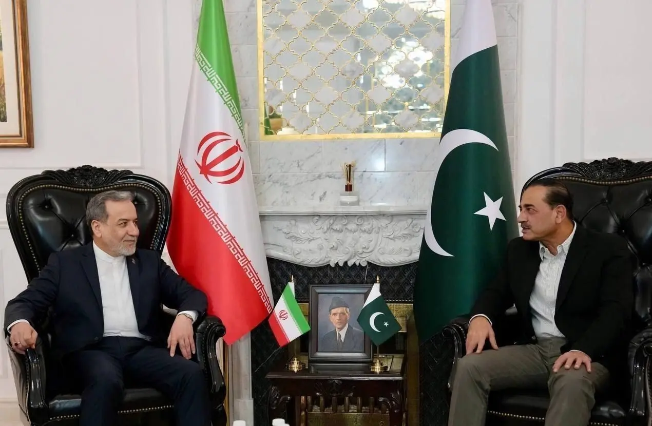 دیدار عراقچی با فرمانده ارتش پاکستان 