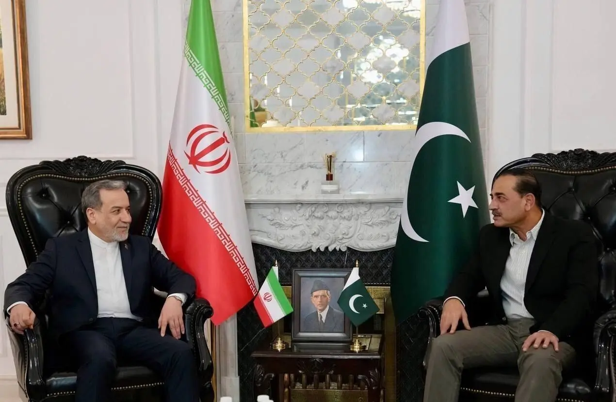 دیدار عراقچی با فرمانده ارتش پاکستان 