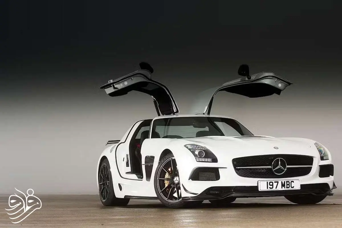 مرسدس با یک انفجار، جان راننده را نجات می‌دهد!