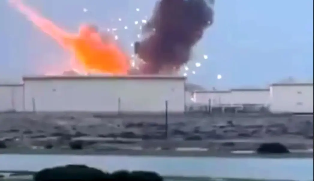 لحظه حمله موشکی به پالایشگاه پاپکو در بحرین