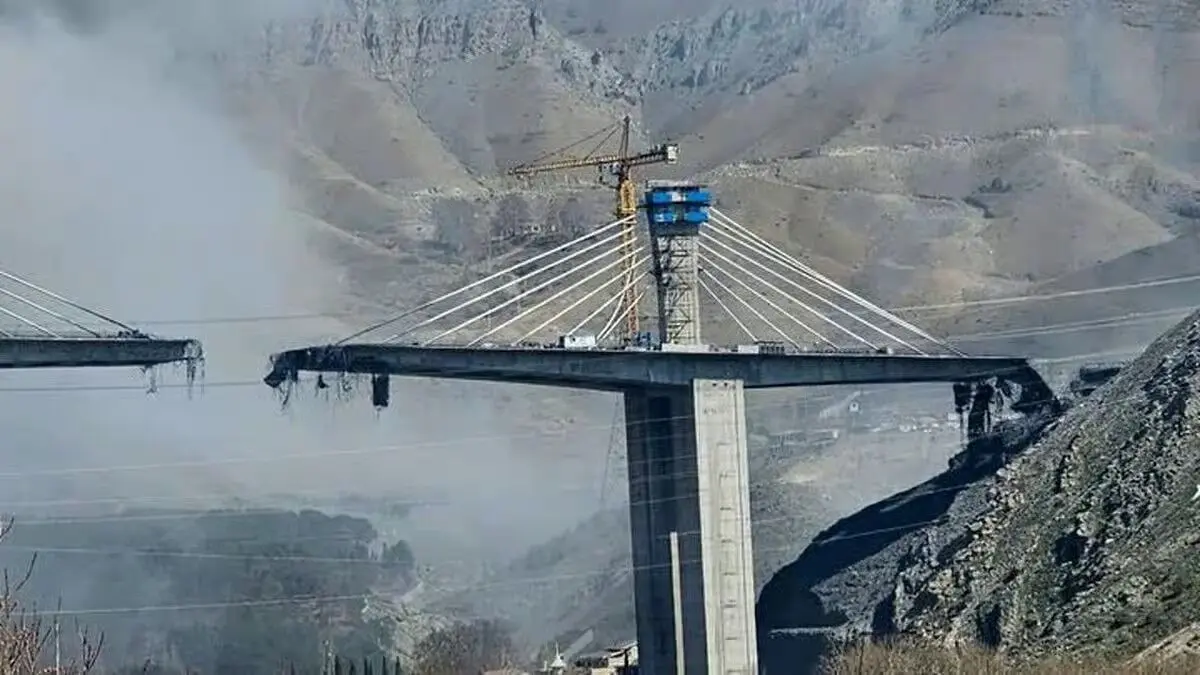 فیلم جدیدی از حمله هوایی به پل B1 در کرج