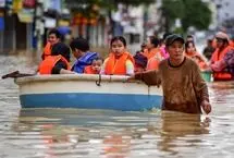  نجات مرد گرفتار در سیل ویتنام با کوادکوپتر