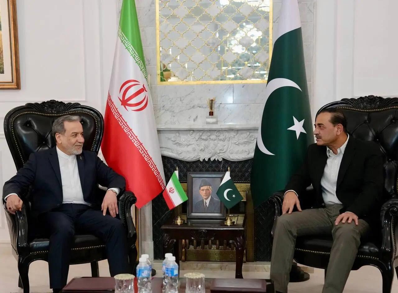 تصاویری از دیدار عراقچی با عاصم منیر در اسلام‌آباد