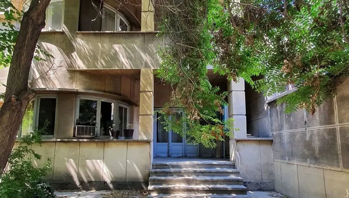 تصاویر؛ خانه‌ای از دوران پهلوی دوم در قلب تهران مدرن