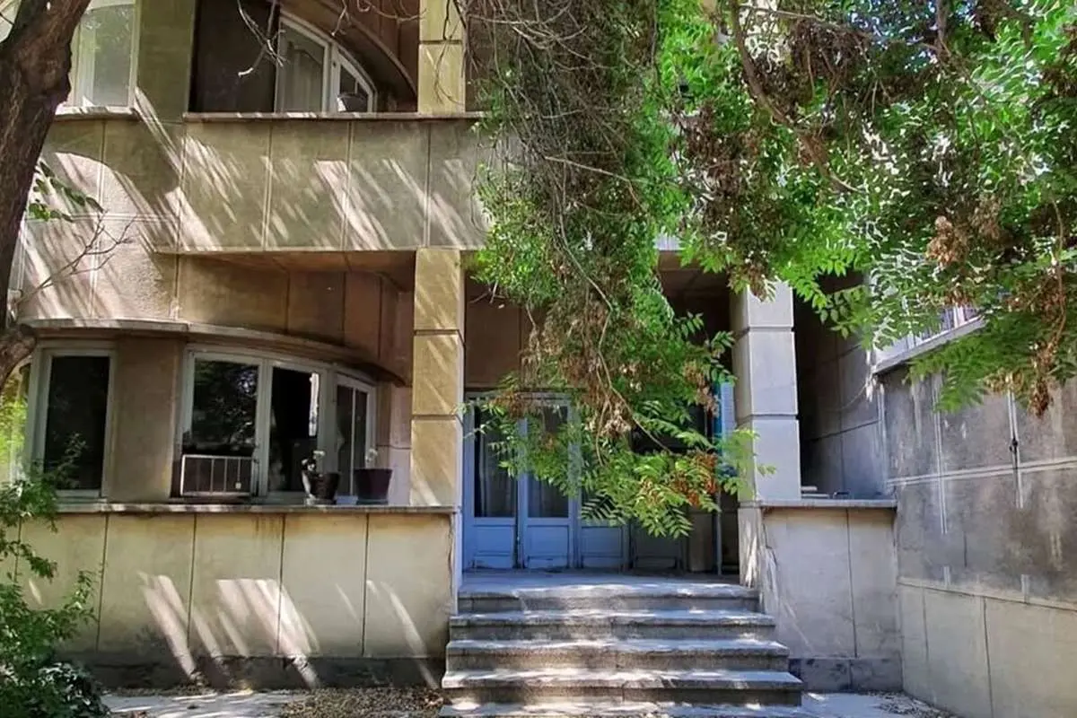 تصاویر؛ خانهای از دوران پهلوی دوم در قلب تهران مدرن