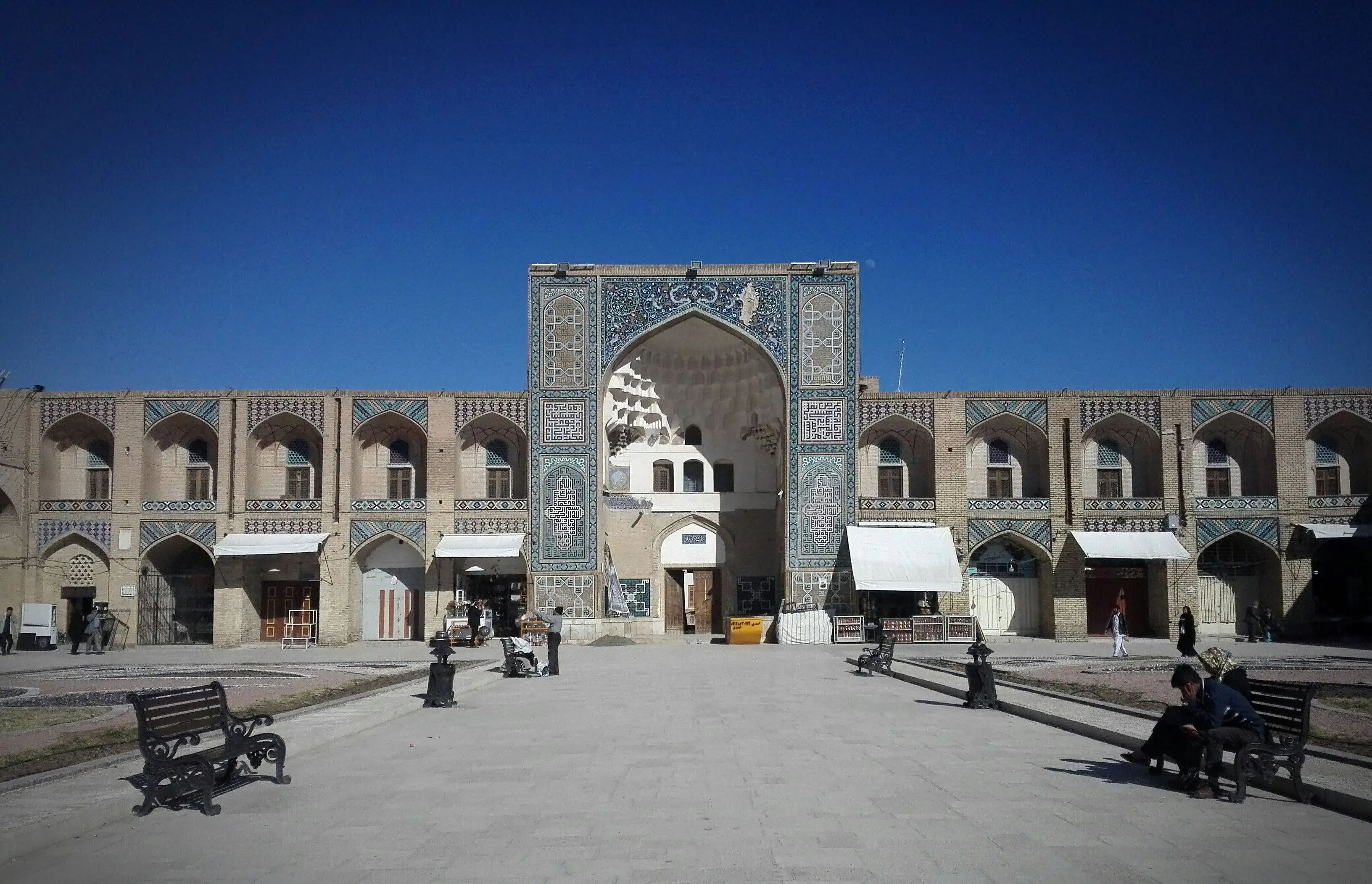 ماجرای بستنی فروشی در کارونسرای گنجعلی‌ خان 