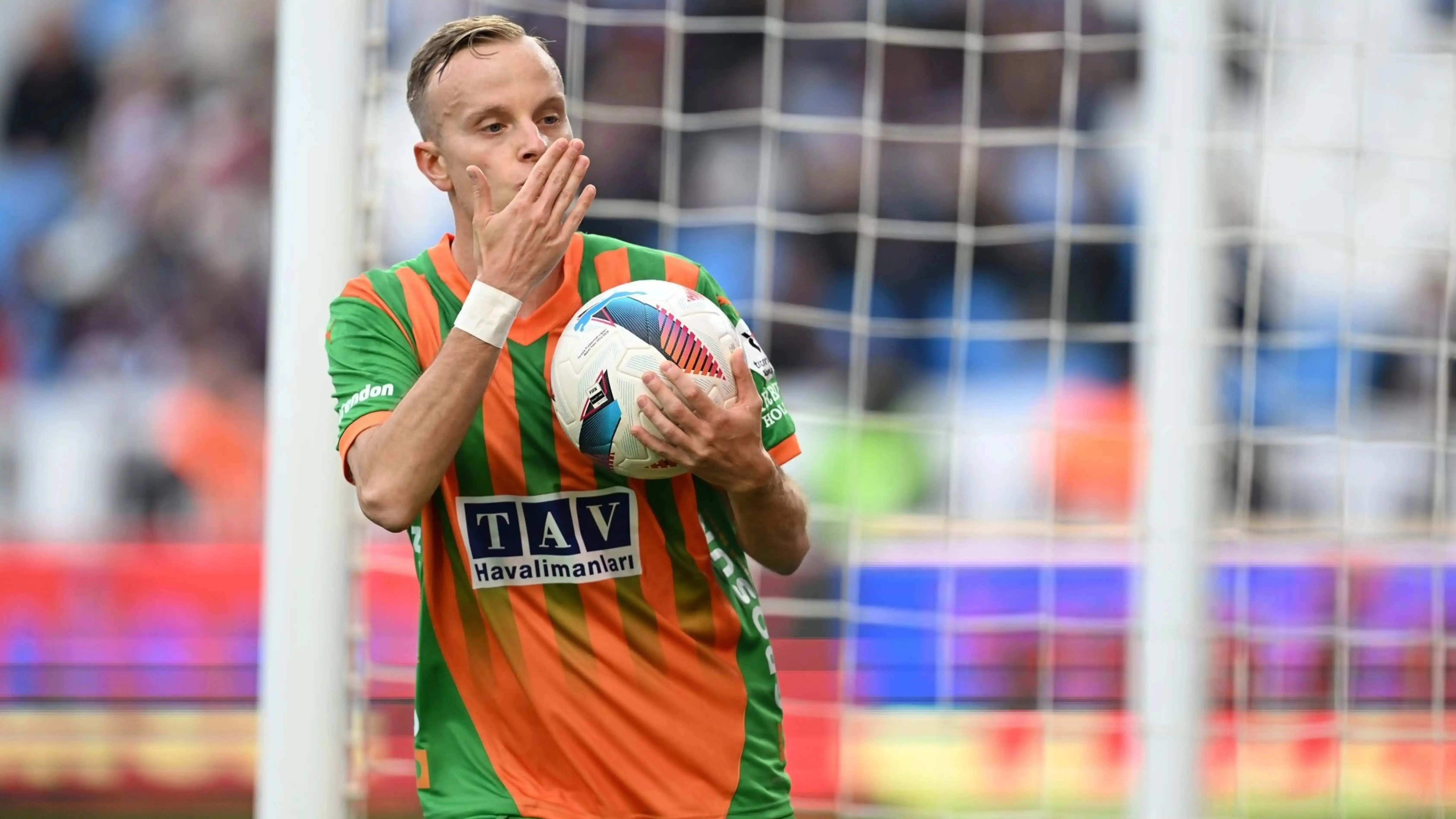 رایزنی‌ مستقیم کارتال با ستاره خارجی موردنظر پرسپولیس؛ یک قدم تا امضا

