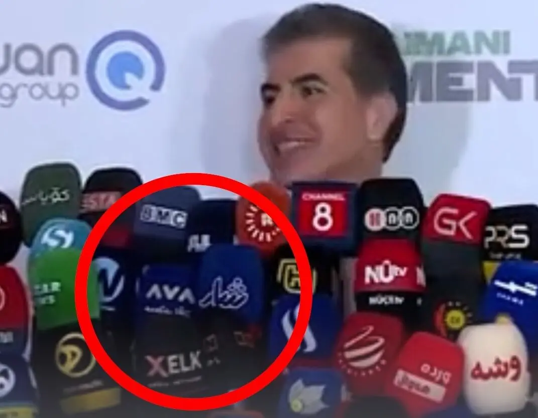 غافلگیری بارزانی با دیدن تعداد زیاد میکروفن‌های خبرنگاران