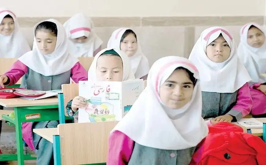 مدیر مدرسه گفت «به خراب‌شده خود برگردید»/ گزارشی وضعیت دانش‌آموزان افغانستانی

