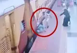 نجات مسافر از مرگ در مترو