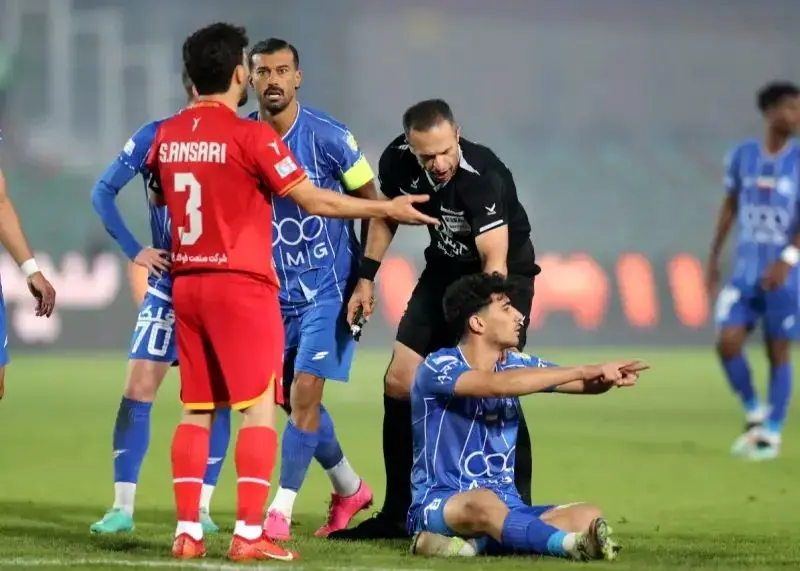 کارشناسی داوری صحنه‌های استقلال مقابل فولاد؛ پنالتی اخراج درست بود؟!