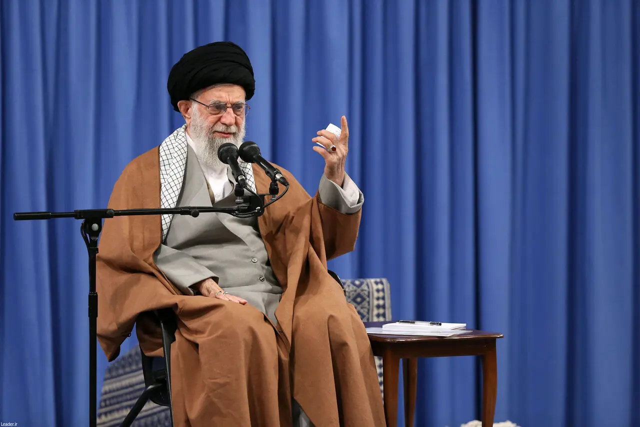 پیام رهبر انقلاب به آمریکا درباره غنی سازی: شما چه‌کاره‌اید؟