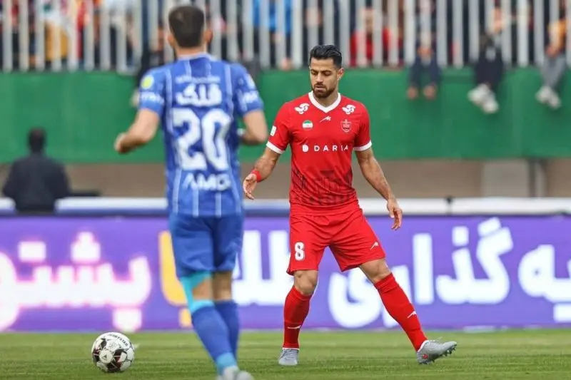 خوش شانسی ستاره پرسپولیس بعد از اشتباهات مرگبار در دربی