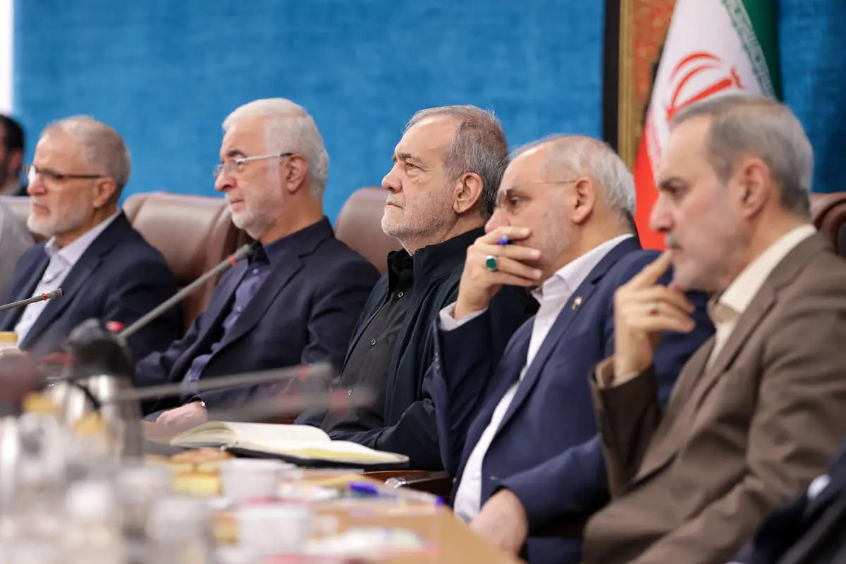 پزشکیان: تفویض اختیار به استانداران را رها نمیکنیم؛ هر استاندار رئیس جمهور استان خود باشد