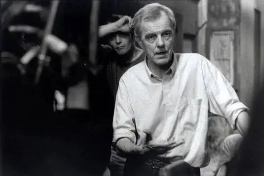 پیتر واتکینز، فیلم‌ساز برجسته بریتانیایی و برنده اسکار درگذشت