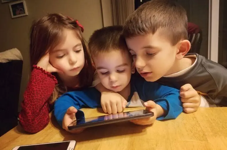 نسل آلفا و چالش‌های یادگیری زبان در دنیای هوشمند
