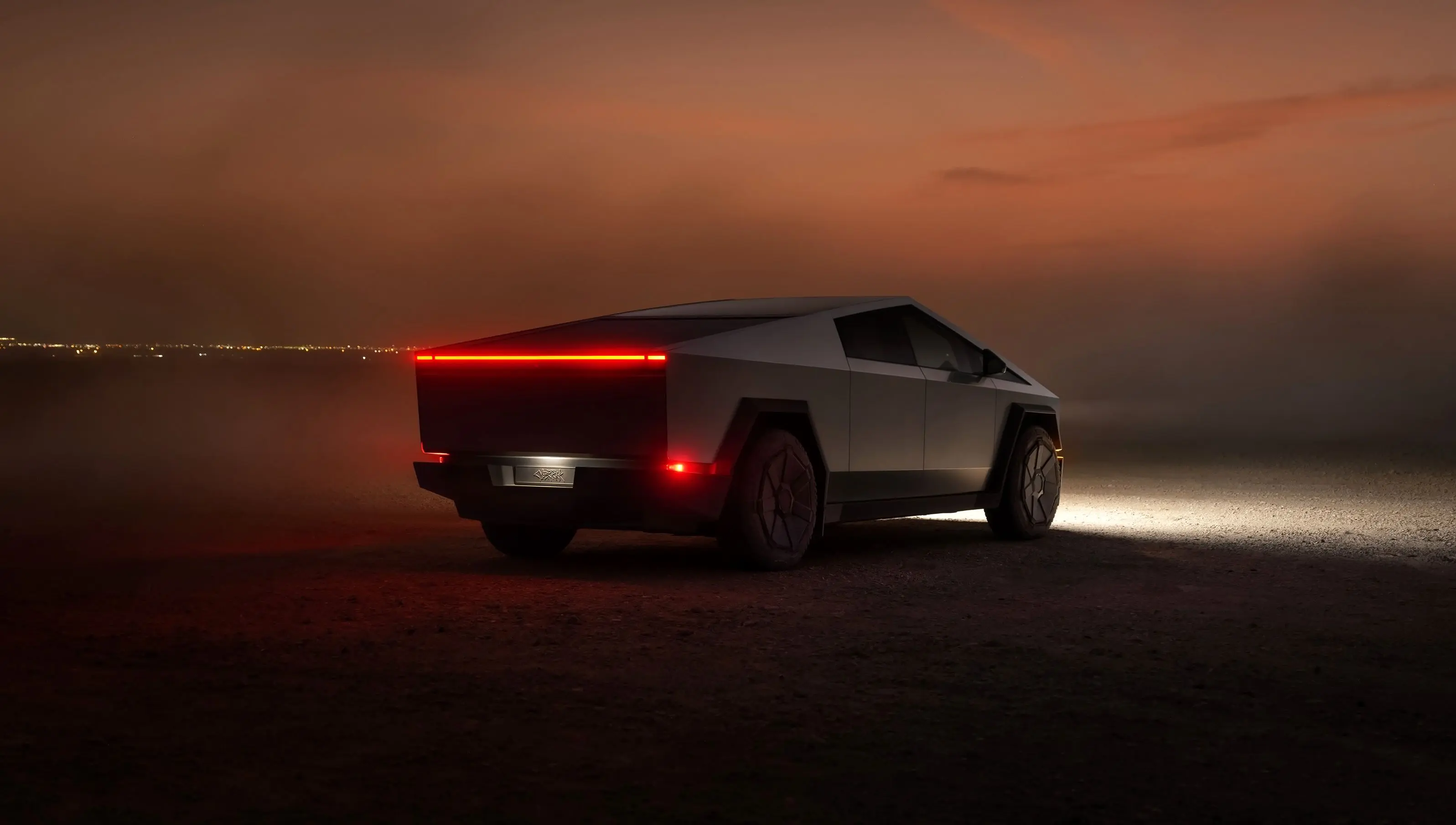 ببینید؛ نامزد انتخابات مصر با خودروی تسلا در میان شادی کودکان