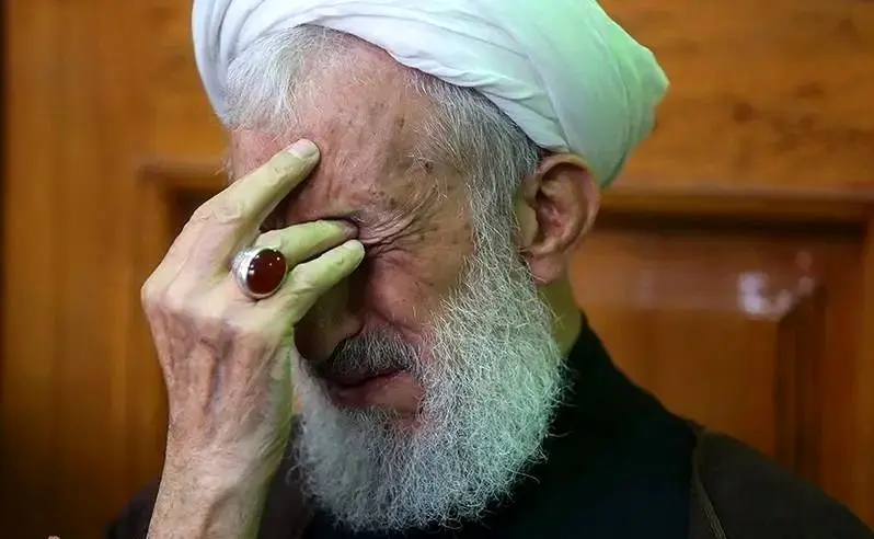 گریه کاظم صدیقی در مراسم تشییع پسرش