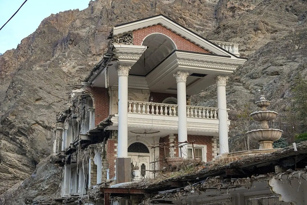 تصاویر؛ وضعیت ابر ویلای معروف جاده چالوس بعد از اجرای حکم تخریب 