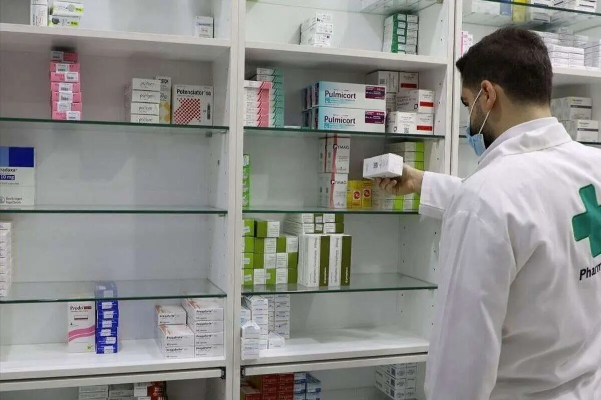 دارو در تنگنای نقدینگی/ طلب ۲۰۰ همتی، کمبود و گرانی را تشدید کرد