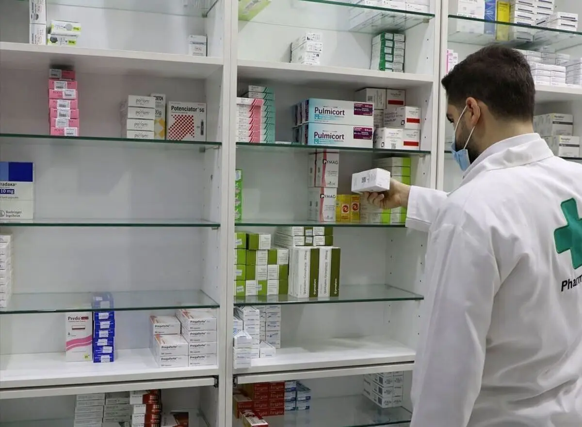 دارو در تنگنای نقدینگی/ طلب ۲۰۰ همتی، کمبود و گرانی را تشدید کرد