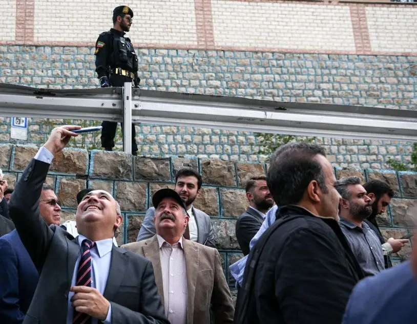 تصاویر؛ بازدید سفرای خارجی از مناطق آسیب دیده در تهران