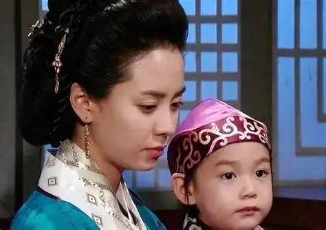 چهرۀ «یوری، پسر جومونگ» بعد از 12 سال در مراسم معرفی یک فیلم