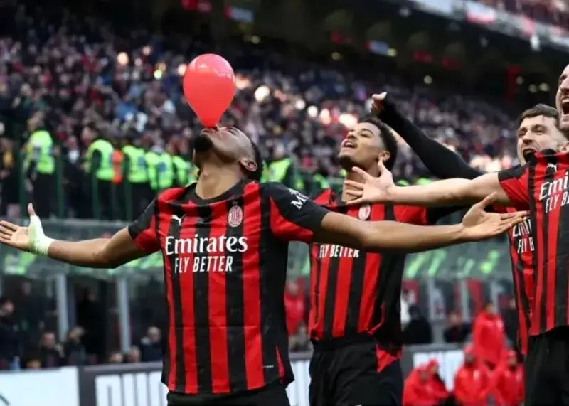 برد ۳-۰ میلان مقابل هلاس ورونا؛ صدر جدول را گرفتند!