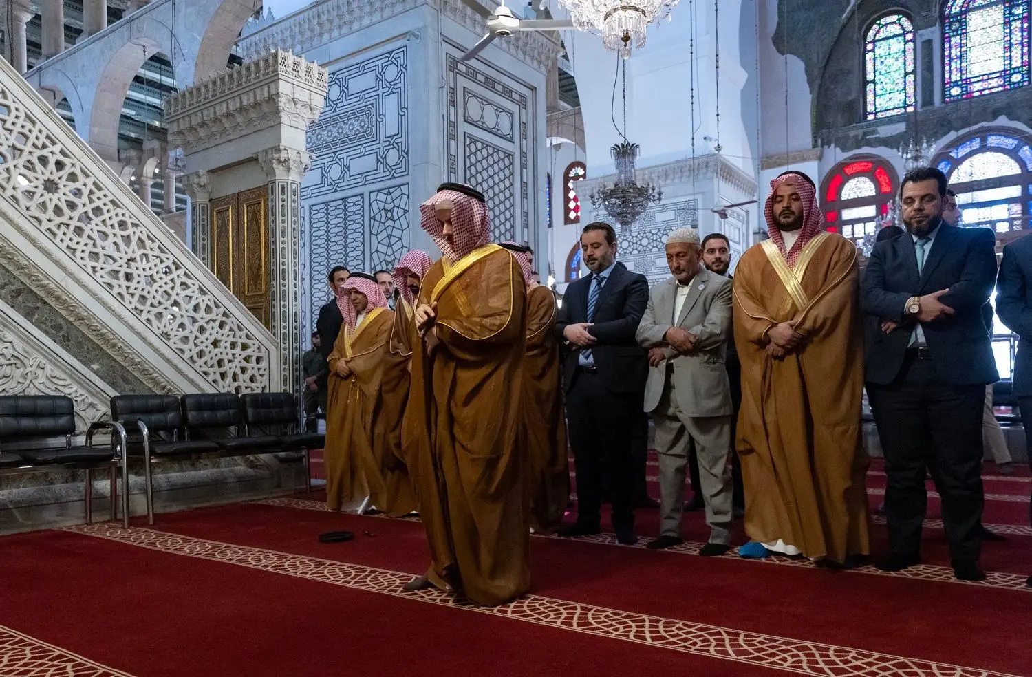ببینید؛ وزیر خارجه عربستان امام جماعت مسجد اموی دمشق شد