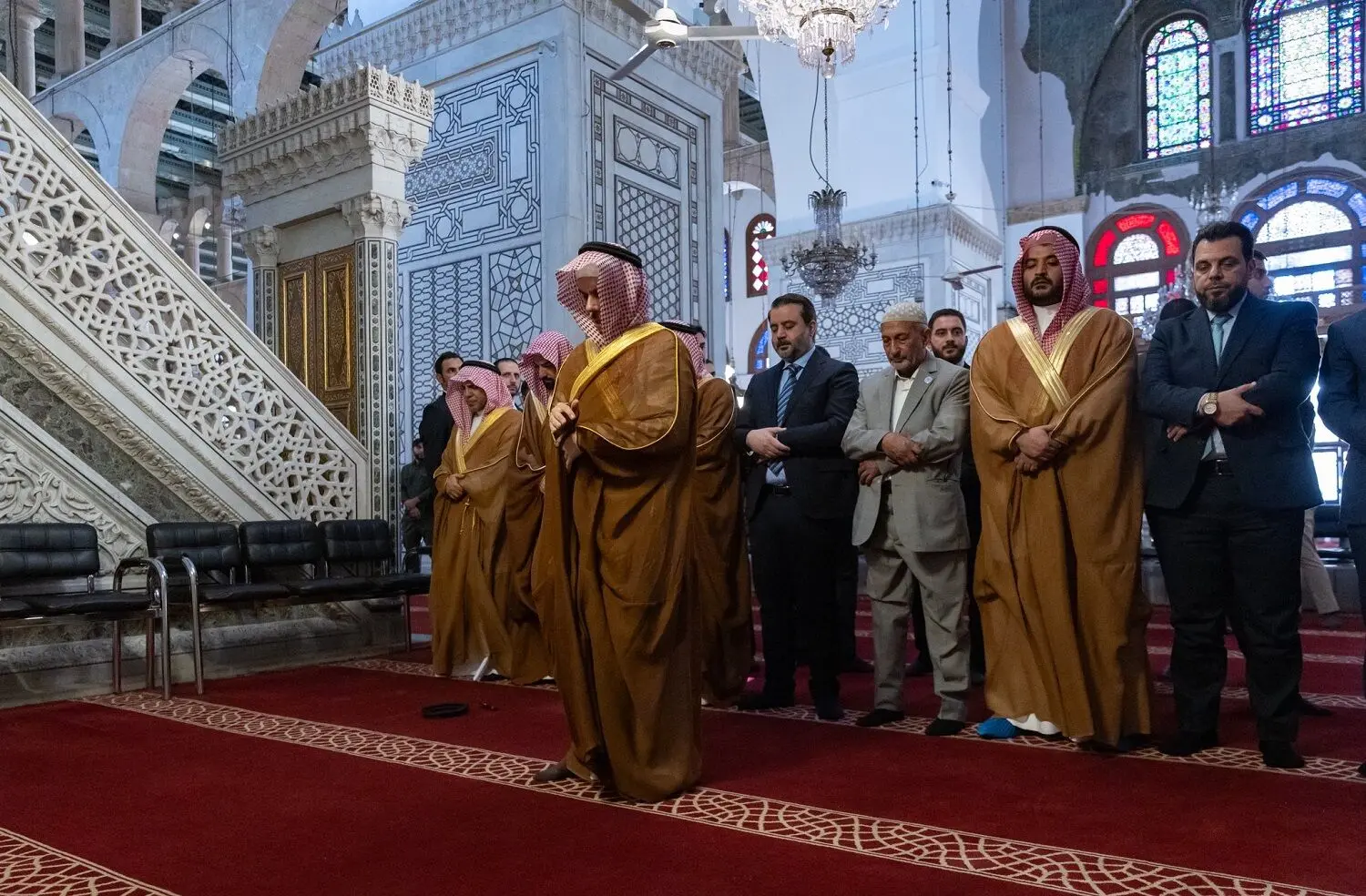 ببینید؛ وزیر خارجه عربستان امام جماعت مسجد اموی دمشق شد