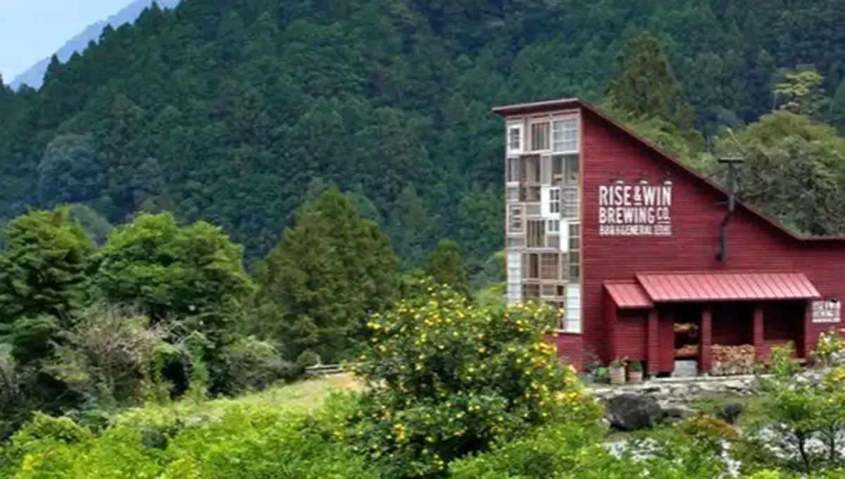 معماری جالب خانه هزار پنجره در ژاپن؛ ساخته شده از ۸۰٪ مواد بازیافتی