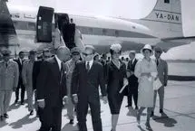استقبال شاه از محمدظاهرشاه (پادشاه افغانستان) و همسرش در فرودگاه مهرآباد