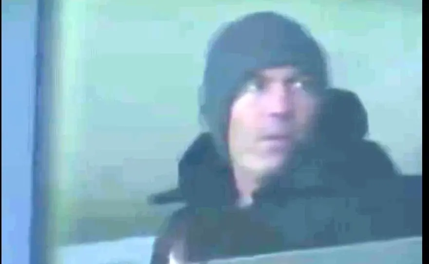 ببینید؛ زیدان مخفیانه با کلاه بافتنی درحال تماشای بازی رئال-منچسترسیتی!