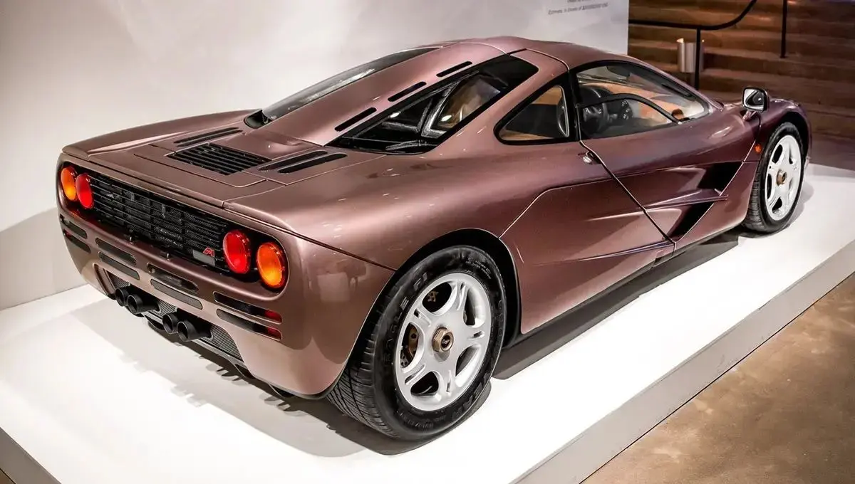 مک‌لارن F1 با لباس قهوه‌ای کریتون براون