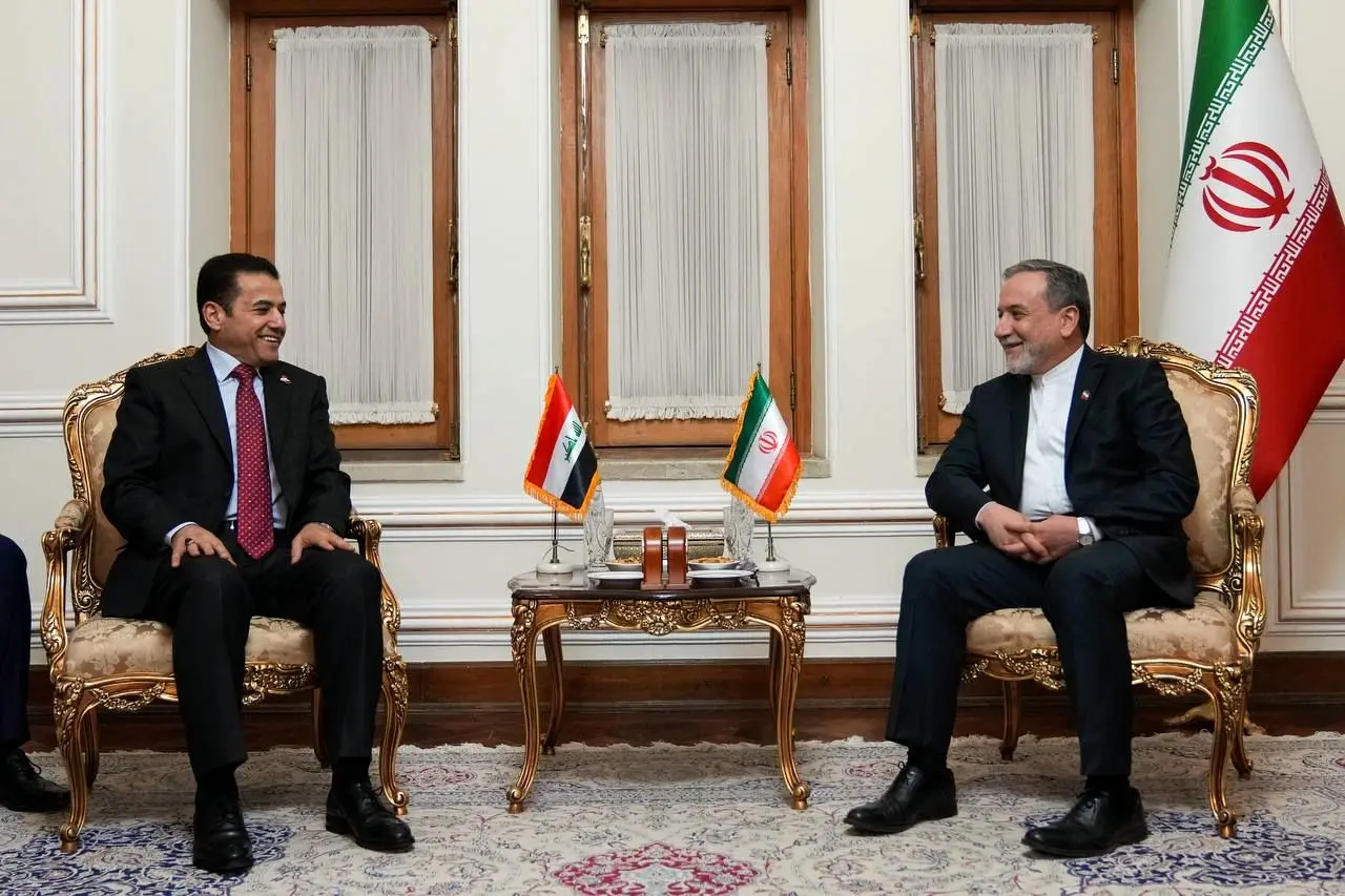 دیدار و گفتگوی مشاور امنیت ملی عراق با عراقچی
