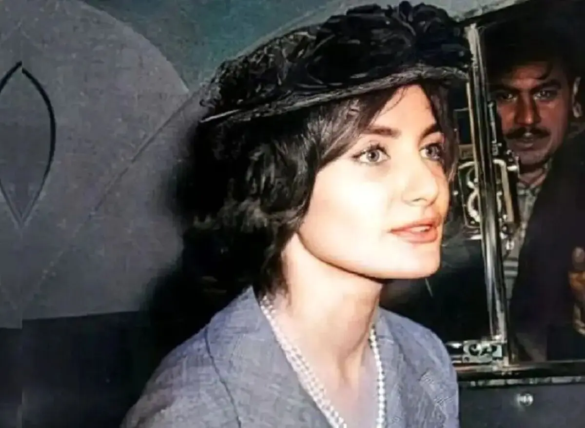 تصویری کمتر دیده شده از شهناز و اشرف پهلوی در تهرانِ ۱۳۲۰