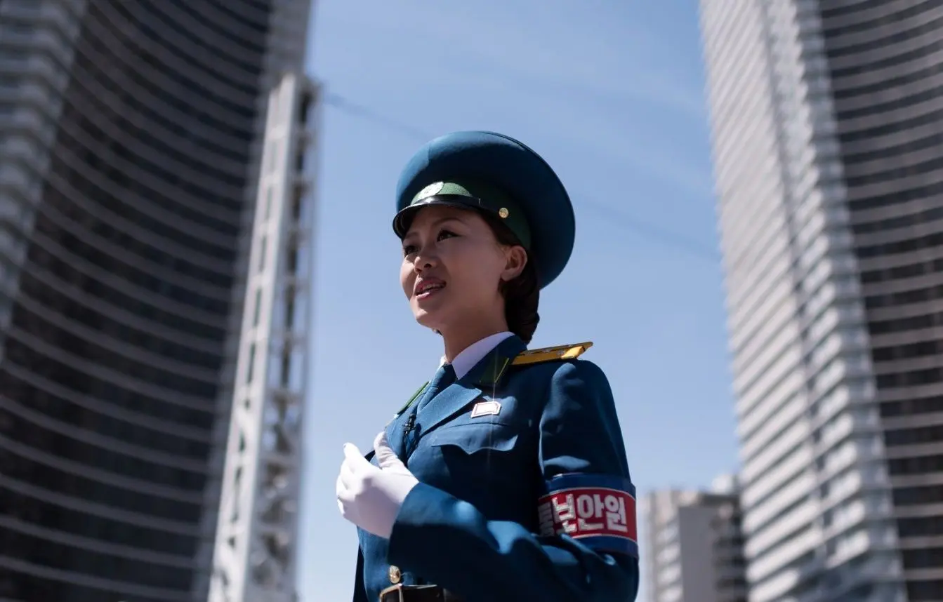 ویدئویی پربازدید از پلیس زن راهنمایی و رانندگی در کره‌شمالی
