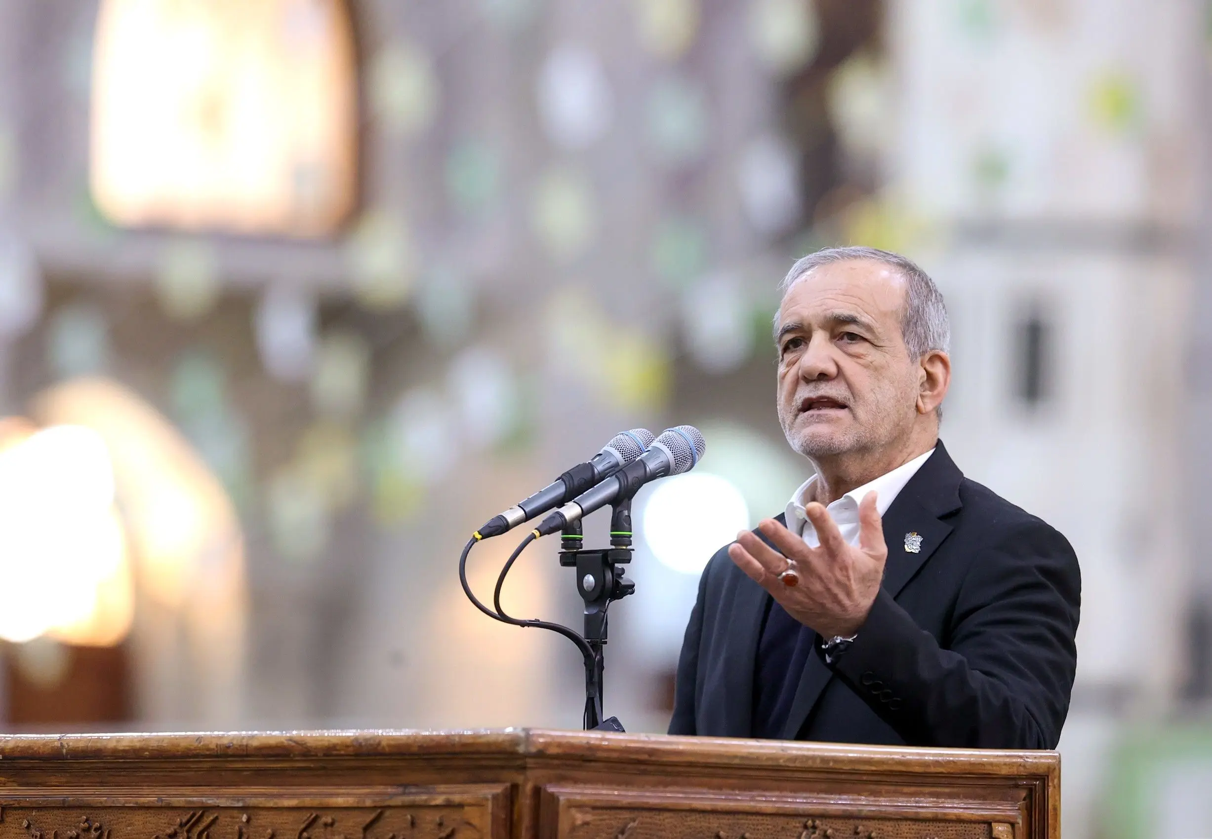 پزشکیان: مردم اگر خدمت صادقانه ببینند، هرگز به خشونت و پرخاشگری روی نخواهند آورد