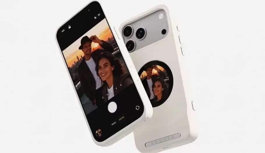 قاب Selfix به آیفون ۱۷ پرو نمایشگر دوم اضافه می‌کند