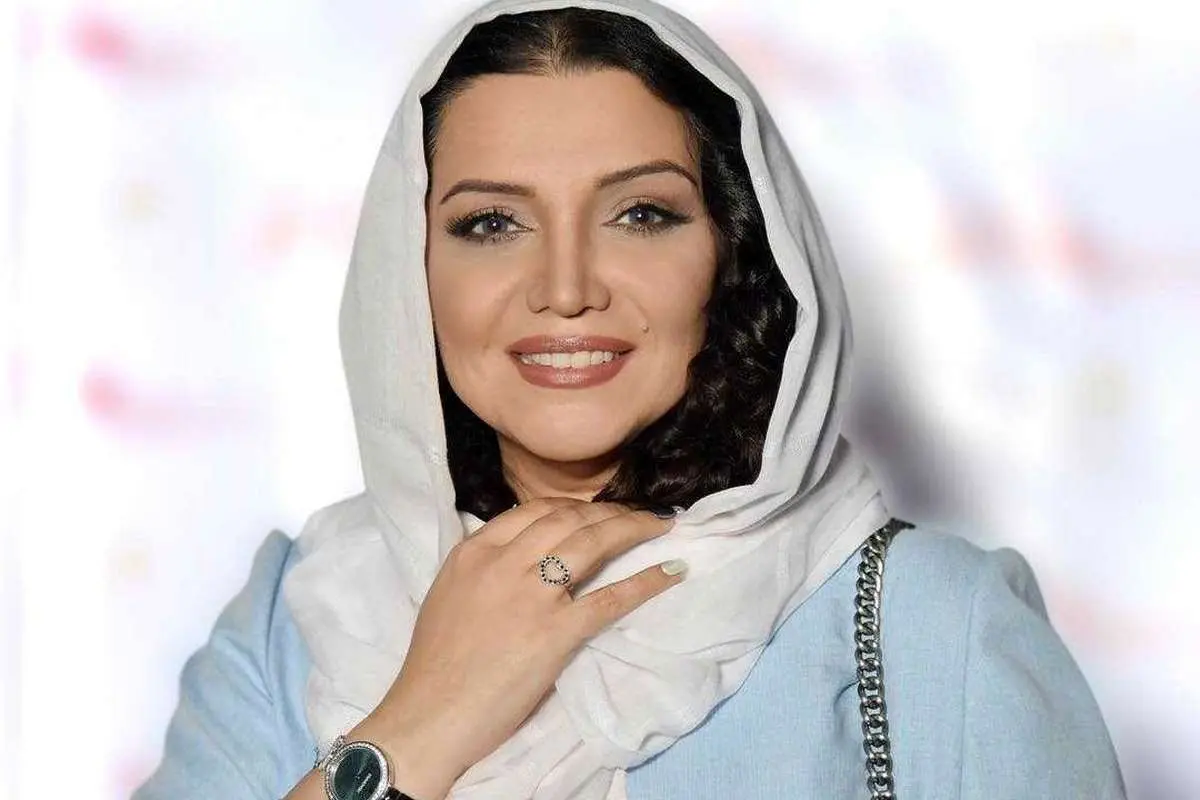 تصاویری از الهام پاوه‌نژاد در مراسم رونمایی از یک کتاب