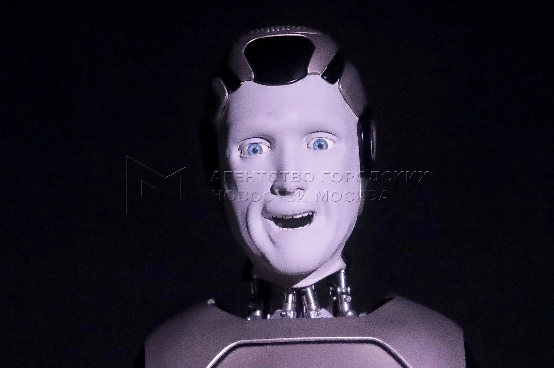 شکست اولین نمایش عمومی ربات هوش مصنوعی روسیه