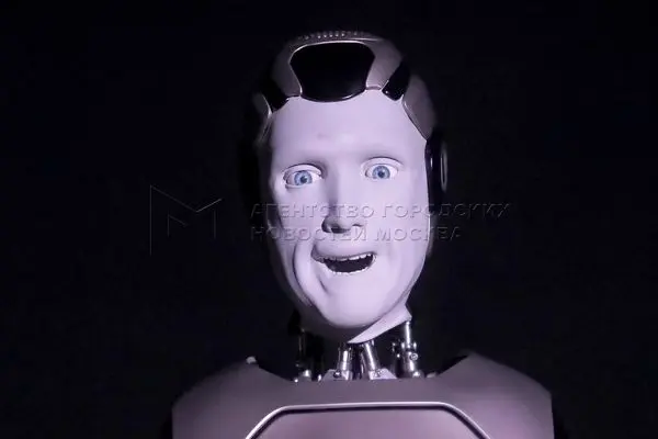 شکست اولین نمایش عمومی ربات هوش مصنوعی روسیه