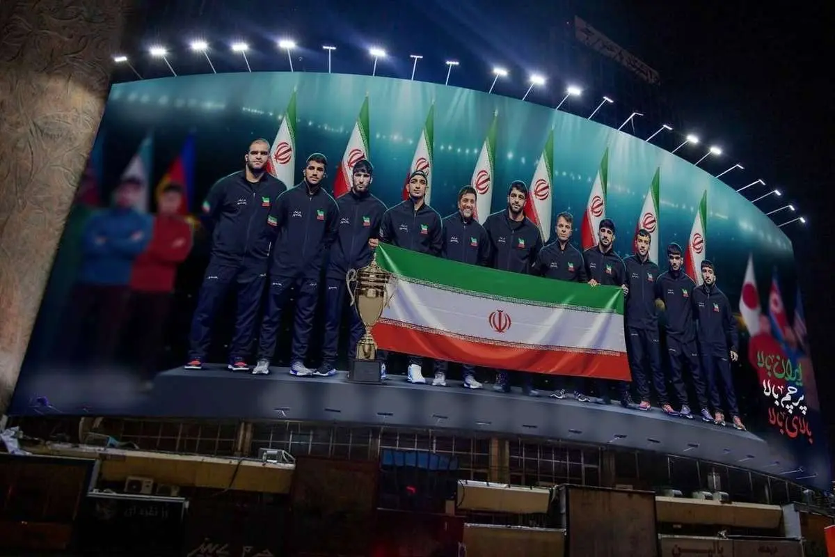 دیوارنگاره جدید میدان ولیعصر (عج) به قهرمانان ایران منقش شد!