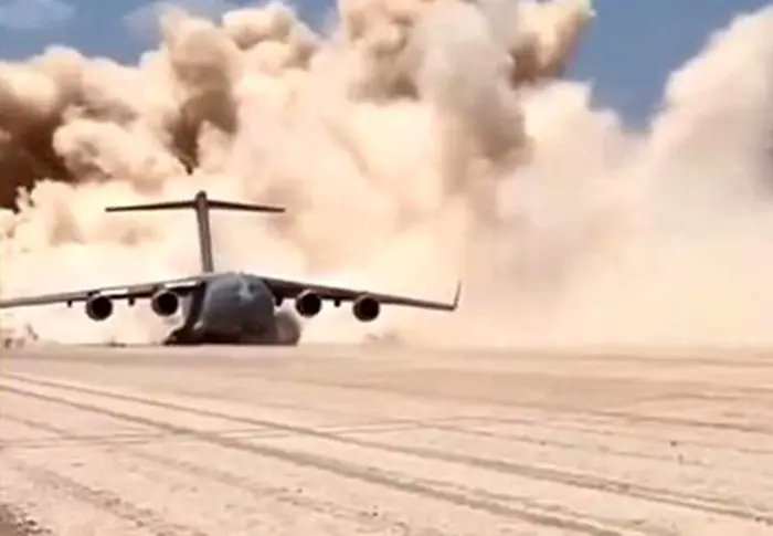 تیک‌آف خیره‌کننده هواپیمای سی 17 گلوبمستر از باند خاکی