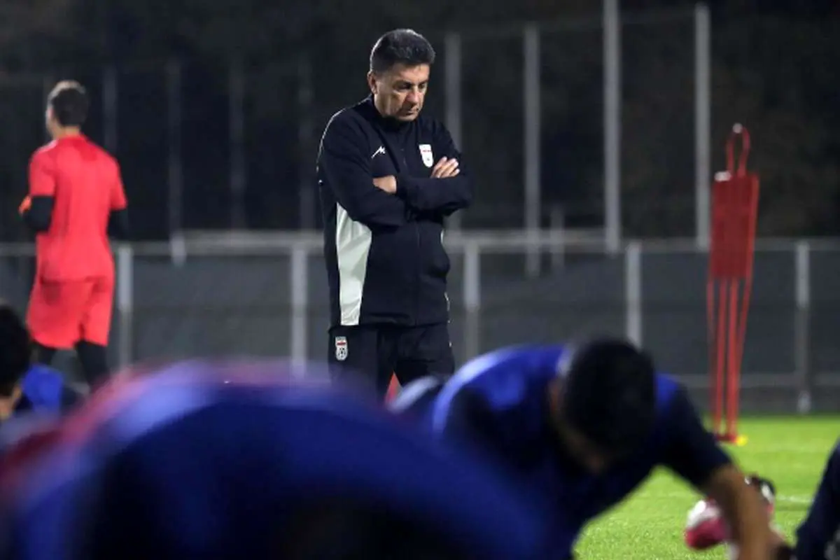 قلعه‌نویی و کادر تیم‌ملی تماشاچیان ویژه بازی مصر-ازبکستان