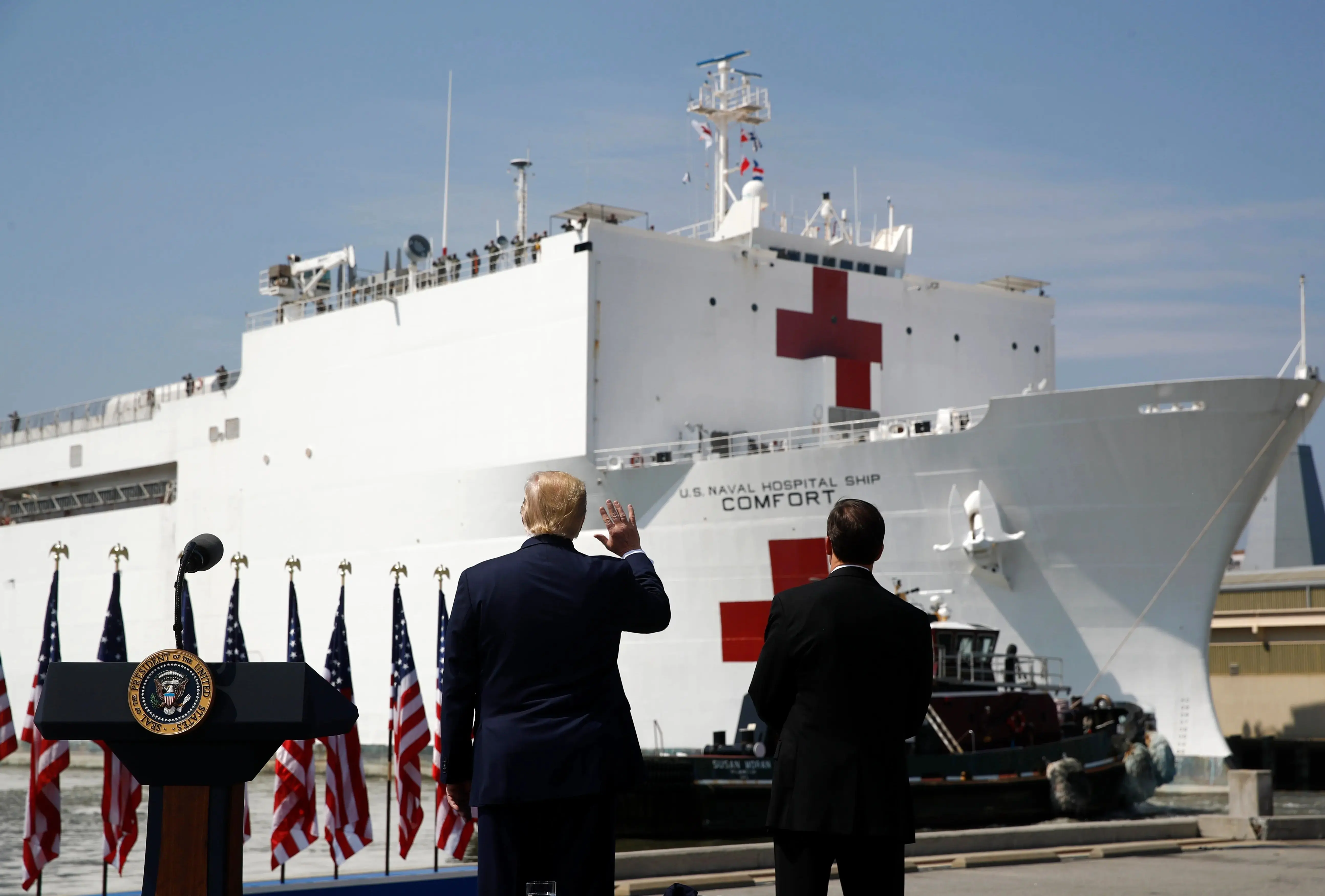 ترامپ: یک کشتی بیمارستانی به گرینلند می‌فرستم