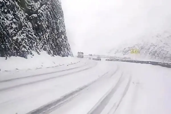 تصویری از جاده جدید طالقان پس از بارش برف