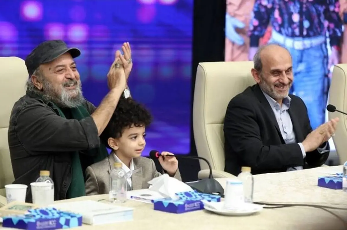 ببینید؛ خوانندگی سالار معمولی در مراسم تجلیل از عوامل پایتخت