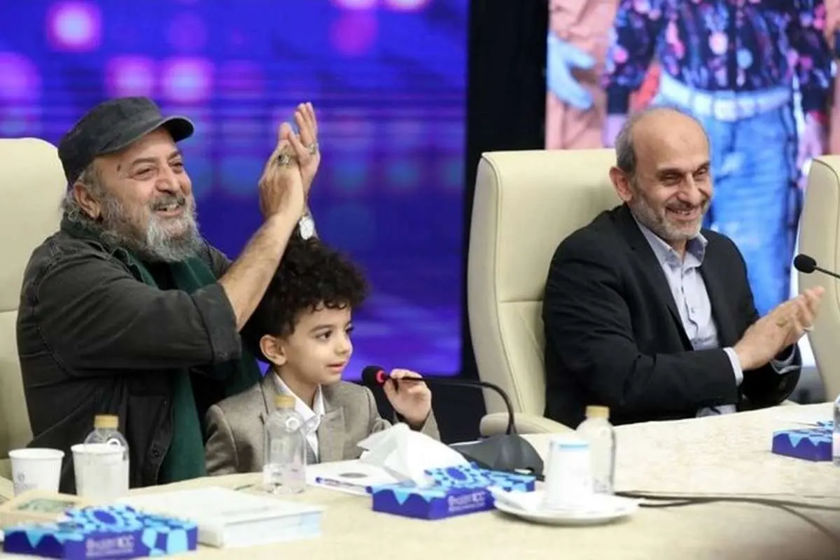 ببینید؛ خوانندگی سالار معمولی در مراسم تجلیل از عوامل پایتخت